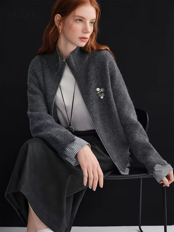 DUSHU Gray Knitted Striped Patchwork Cardigan Women 2025 Winter Casual Slimming Sweater Do-old Design Classic Ins Temperament