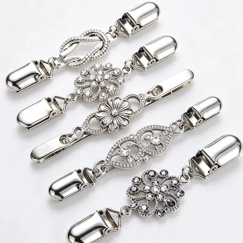 Fashion Cardigan Clip for Women Vintage Sweater Dress Shawl Clips Rhinestone Floral Scarf Collar Clasp Brooch Elegant Decor