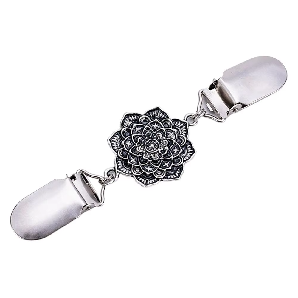 Fashion Cardigan Clip for Women Vintage Sweater Dress Shawl Clips Rhinestone Floral Scarf Collar Clasp Brooch Elegant Decor